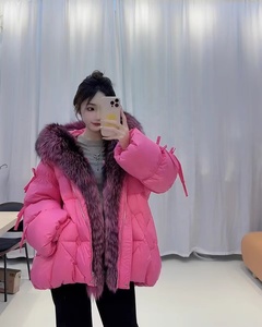 OUDINA Europäischer Stilvoller Hochwertiger Hoodie mit Fuchspelz Weiße Gänsedaunenjacke Verdickte Mäntel Midi-Lange Damen-Pufferjacke - Product Image 5