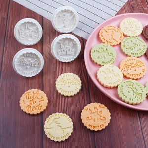 4Pcs 3D Round Pressing Biscuit Stamp Mold dolcetto o scherzetto Party Dessert Baking Cake Decorating Tool Happy <span class=keywords><strong>Halloween</strong></span> Cookie Cutter - Product Image 1