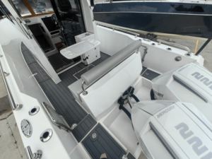 Yate de cabina de fibra de vidrio de lujo de 28 pies para viajes cortos, motor fuera de borda con baño y refrigerador para pesca y deportes - Product Image 3