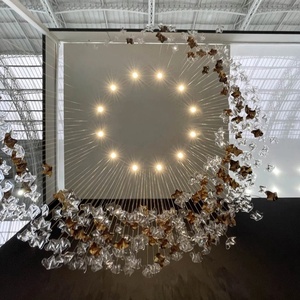 Vente chaude Art Personnalisé Plafond En Verre Suspendu Pendentif <span class=keywords><strong>Fleur</strong></span> Papillon <span class=keywords><strong>Suspension</strong></span> Monté Pour Salon ou Escalier Décoration - Product Image 1