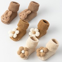 Chaussettes antidérapantes à fourrure 3D Cartoon Little Bear Mid-Tube en coton pour les tout-petits et les bébés.