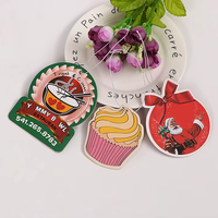 Produit populaire Bon marché Accessoires de parfum en papier pour modèles de voitures Désodorisant de voiture personnalisé pour pièces automobiles