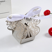 Boîte à dragées de mariage en forme de carrosse, gaufrée papillon, ajourée, avec ruban décoratif, en carton recyclé, faite à la main, pour cadeaux et dragées