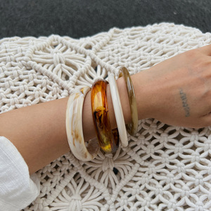Fashion Amber <b>Resin</b> Bangle Punk Style Texture Acrylic Dyeing Circular Bracelet Bangle for Women - Product Image 2