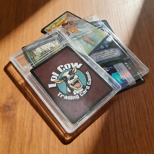 Support de <span class=keywords><strong>carte</strong></span> de collection personnalisé en acrylique avec protection antichoc en TPU transparente pour cartes de <span class=keywords><strong>jeu</strong></span> de collection avec protège-slabs - Product Image 2