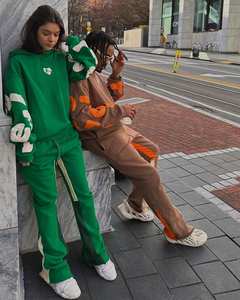 Sudadera con capucha de talla grande con logotipo personalizado para mujer, Sudadera con capucha unisex de estilo informal para otoño invierno y primavera con logotipo frontal y posición con capucha - Product Image 6