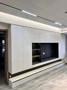 <span class=keywords><strong>Meuble</strong></span> <span class=keywords><strong>TV</strong></span> moderne avec étagère ouverte, design sans poignées, finition laquée blanche et noire - Product Image 2