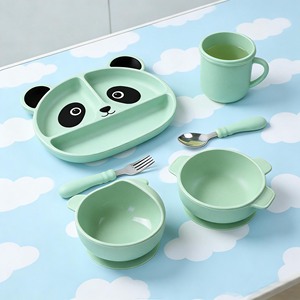 Juego <span class=keywords><strong>de</strong></span> alimentación para bebés personalizado al por mayor, <span class=keywords><strong>de</strong></span> silicona, sin BPA, apto para alimentos, con tenedor y cuchara, plato con ventosa y vajilla. - Product Image 6