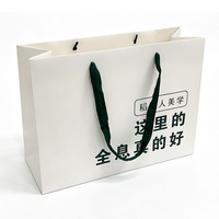 Sac fourre-tout en papier de qualité supérieure pour cadeaux, avec logo de marque personnalisé imprimé, en papier couché avec poignées, pour l'emballage esthétique des salons de beauté