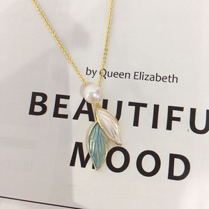 Collier ras de cou en chaîne plaqué or 18 carats avec pendentif feuille et perle d'eau douce naturelle, bijoux en gros SHDIYAYUN - Product Image 3