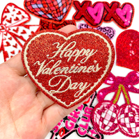 Patch brodé Cœur avec slogan 'Love', accessoire thermocollant romantique en gros pour la décoration de vêtements, sacs et chapeaux