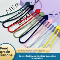 Nouveau cordon de téléphone en silicone en forme de cœur, dragonne de poignet souple au toucher silicone, cordon d'écouteurs en forme d'éventail, cordon court pour clé USB