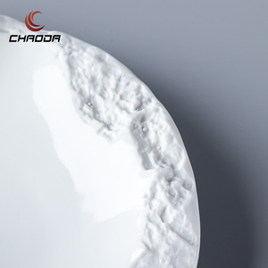 Assiettes chargeur en céramique de 6.7 pouces avec texture de surface de roche plats blancs en porcelaine fine pour assiettes décoratives en céramique de <span class=keywords><strong>restaurant</strong></span> - Product Image 5