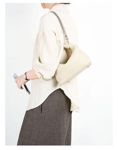 กระเป๋าถือหนังวัวกลับสำหรับผู้หญิง ลดราคาสุดฮอต คุณภาพสูง หนังแท้เคลือบด้าน กระเป๋าสะพายไหล่/สะพายข้าง - Product Image 5