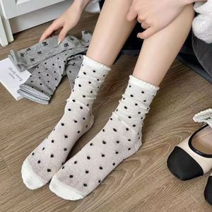 Chaussettes mi-mollet pour femmes, en coton, avec nœud et pois, respirantes, antidérapantes, anti-transpiration, style jeune - Product Image 4