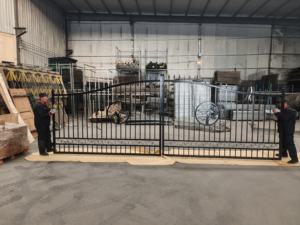 עיצוב אירופאי 7ftx20ft אוסטרליה סִגְנוֹן שערי אבטחה מודרניים מברזל יצוק לגדר חצר גדר בטיחות עמידה בפני קורוזיה - Product Image 1