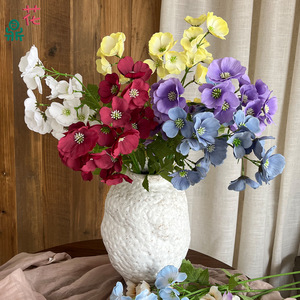 Arreglo de Flores Artificiales Mixtas de Seda para Decoración de Bodas, Uso en Banquetes de Hotel, con Relieve y Moldeado, Hecho en China - Product Image 1