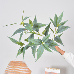 Feuilles d'eucalyptus artificielles Laixing 30cm-100cm, fleurs en soie faites à la main, décoration d'intérieur, plante de Noël - Product Image 4