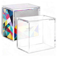 Boîte de rangement en acrylique transparente à fixation magnétique pour cartes TCG, idéale pour les objets de collection et les décorations.