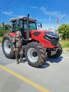Nuevo Tractor Agrícola de 180HP con Tracción en las 4 Ruedas y Larga Vida Útil - Product Image 2