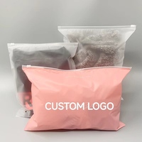 Sacs refermables à fermeture éclair CPE givrés noirs T-shirt à fermeture éclair auto-scellant en PVC PE personnalisé emballage de vêtements sac zip-lock mat en plastique