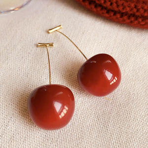 Pendientes de Resina Roja con Forma de Cereza para Mujer, Joyería de Moda, Novedad de 2025, Venta al por Mayor, Pendientes Coreanos con Forma de Fruta de Fresa - Product Image 4