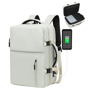 Mochila de Viaje Ultraespaciosa y Transpirable con Diseño Impermeable y USB para un Empacado Organizado sin Esfuerzo - Product Image 1