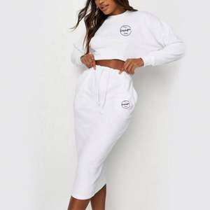 Ropa de calle, conjunto de pantalones y Sudadera con capucha recortada personalizada, conjuntos de joggers recortados de gran tamaño, chándal de lana de algodón para mujer - Product Image 4