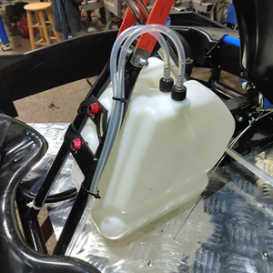 Pièces de karting pour piste de course : Réservoir de carburant en plastique spécialisé de 8 litres adapté aux karts, parapentes motorisés et paramoteurs - Product Image 1