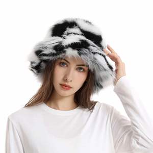 Sombrero de Pescador de Pelo Sintético Colorido de Moda Casual para Mujer, Cálido, de Piel Sintética, para Invierno, 2023 - Product Image 3