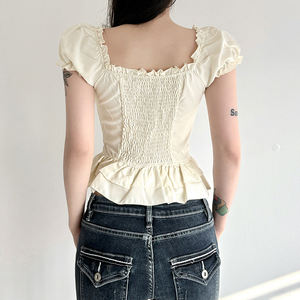 เสื้อยืดผู้หญิงคอเหลี่ยมแต่งระบาย แขนพอง ติดกระดุม ผ้าถัก สีพื้น สไตล์หวาน ใส่ได้ทุกวัน - Product Image 5