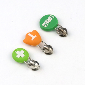 5 PVC Drop nhựa da <span class=keywords><strong>Tab</strong></span> trượt Mặt dây chuyền tiêm đúc kéo <span class=keywords><strong>Tab</strong></span> cho túi Silicone cao su thời trang Cuff liên kết Tie Clips - Product Image 2