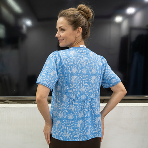 Blusa Vintage para Mujer con Estampado Floral Azul, Manga Corta, Cuello en V, Bordada, Informal, Primavera Verano, 100% Algodón, Corte Regular - Product Image 1