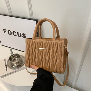<span class=keywords><strong>Sac</strong></span> à bandoulière pour femme en cuir PU grande capacité 2024, <span class=keywords><strong>sac</strong></span> fourre-tout à motif losanges, vente en gros d'usine - Product Image 2