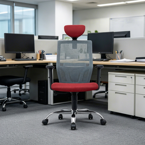Chaise de bureau exécutive moderne en maille, siège rouge, dossier gris, base chromée, pivotante, ergonomique, hauteur réglable, accoudoirs, appui-tête intégré - Product Image 1