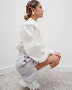 <span class=keywords><strong>Camisa</strong></span> de Algodón Puro <span class=keywords><strong>Blanca</strong></span> con Cuello Tipo Muñeca Estilo Francés para <span class=keywords><strong>Mujer</strong></span> 2026, <span class=keywords><strong>Camisa</strong></span> de Manga Larga con Borde de Oreja de Madera - Product Image 4