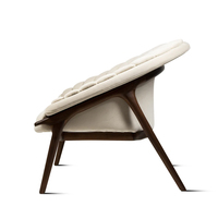 Chaise de loisir de luxe, velours beige exquis, pieds en bois foncé, confortable, élégante, salon, chaise de style unique de qualité supérieure pour la maison