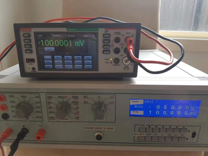 Instrumento de Calibración Multifuncional ET-30B, Calibra el Pinza Amperimétrica y el Multímetro, Apto para Uso en Laboratorio - Product Image 5
