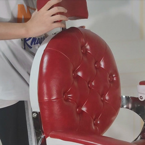 Silla de Barbero Profesional con Altura Ajustable, Reposapiés y Reposacabezas, en Cuero PU Negro, Giratoria 360°, para Salón de Belleza, en Venta - Product Image 4