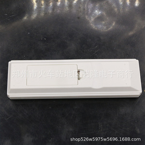 รีโมทคอนโทรลอเนกประสงค์พร้อมแบตเตอรี่ AAA และปุ่ม 4 ปุ่มสำหรับทีวี ชุดกล่องรับสัญญาณเสาอากาศ-พลาสติก ระบบปิดอัตโนมัติ - Product Image 2