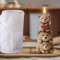 Moule en silicone Famille d'ours assis qui s'embrasse autour d'un cœur - Cuisinez l'amour, partagez le bonheur