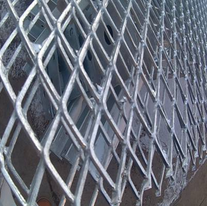 Grillage métallique perforé en alliage d'aluminium pour protection de machines lourdes, personnalisable avec une bonne ventilation et une résistance à la rouille - Product Image 4