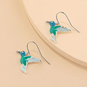 Set di collana e orecchini con colibrì sfumato blu per donna, graziosi gioielli alla moda a forma di animale - Product Image 4