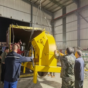Débroussailleuse industrielle de grande taille pour le débardage des branches d'arbres, déchiqueteuse de bois, capacité de 15 t/h, brevetée - Product Image 1
