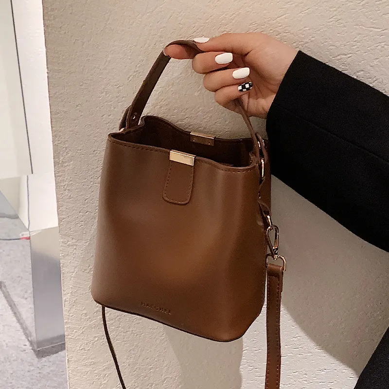 Nouveau sac seau mignon de couleur Pure pour femme, Simple et généreux, sac à main de bonne capacité, sac à main en Pvc