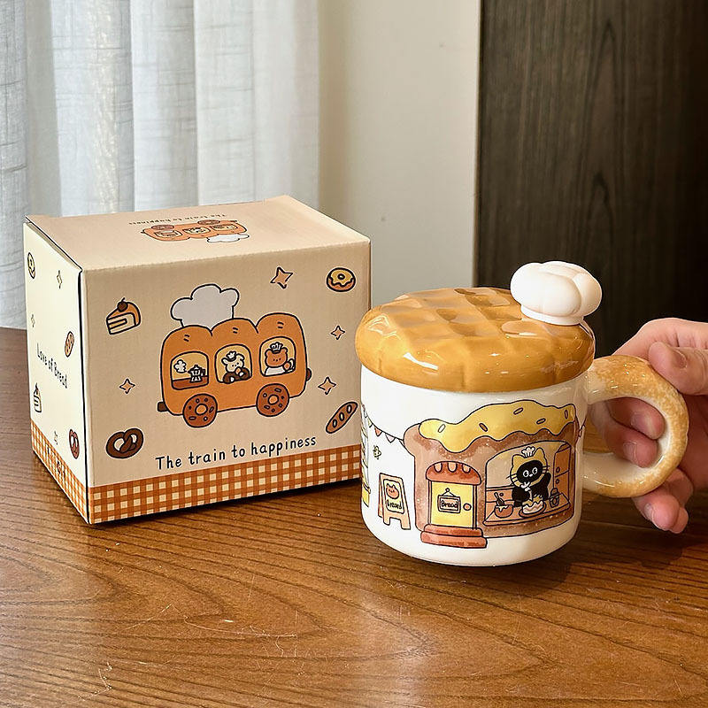 Le chaton qui fait un gâteau