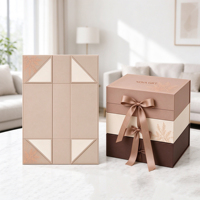 Kotak Hadiah Lipat Magnetik Praline Panel Segitiga Geometris Seni Garis Daun Emas Pita Satin Mewah Logo Kustom