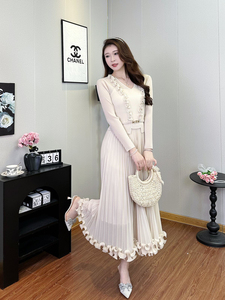 <span class=keywords><strong>2025</strong></span> Mới Nhất Phong Cách Miyake Sang Trọng Thanh Lịch Màu Rắn V Cổ Dài Tay Áo Ruffles Pleated Maxi Cộng Với Kích Thước Của Phụ Nữ Dresses - Product Image 3