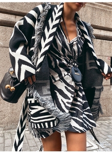 Nuovo Design Autunno Inverno <span class=keywords><strong>Cardigan</strong></span> Classico da Donna in Jacquard Geometrico <span class=keywords><strong>Bianco</strong></span> <span class=keywords><strong>e</strong></span> <span class=keywords><strong>Nero</strong></span> con Cintura - Product Image 3