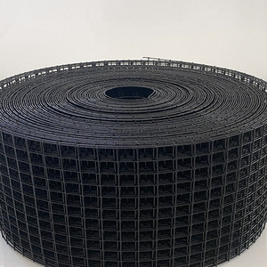 Kit de protection contre les oiseaux pour panneaux solaires en maille soudée en PVC noir de 4 pouces x 100 pieds, filet anti-pigeons, maille pour panneaux solaires et clips - Product Image 1